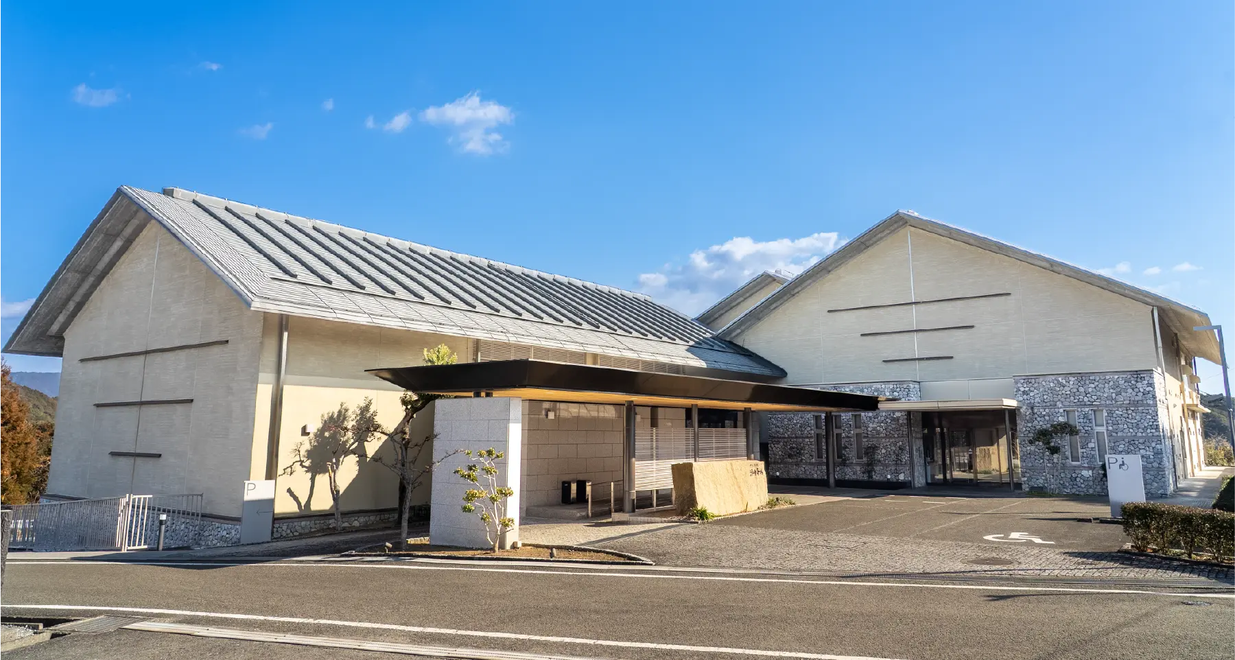 施設の外観写真